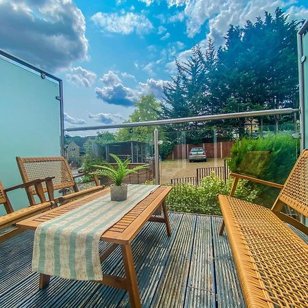 2 Bedroom City Centre Apartment In High Wycombe With Parking Ngoại thất bức ảnh