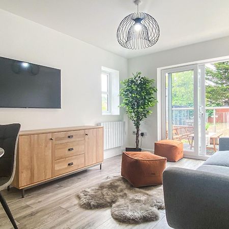 2 Bedroom City Centre Apartment In High Wycombe With Parking Ngoại thất bức ảnh