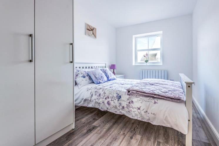 2 Bedroom City Centre Apartment In High Wycombe With Parking Ngoại thất bức ảnh