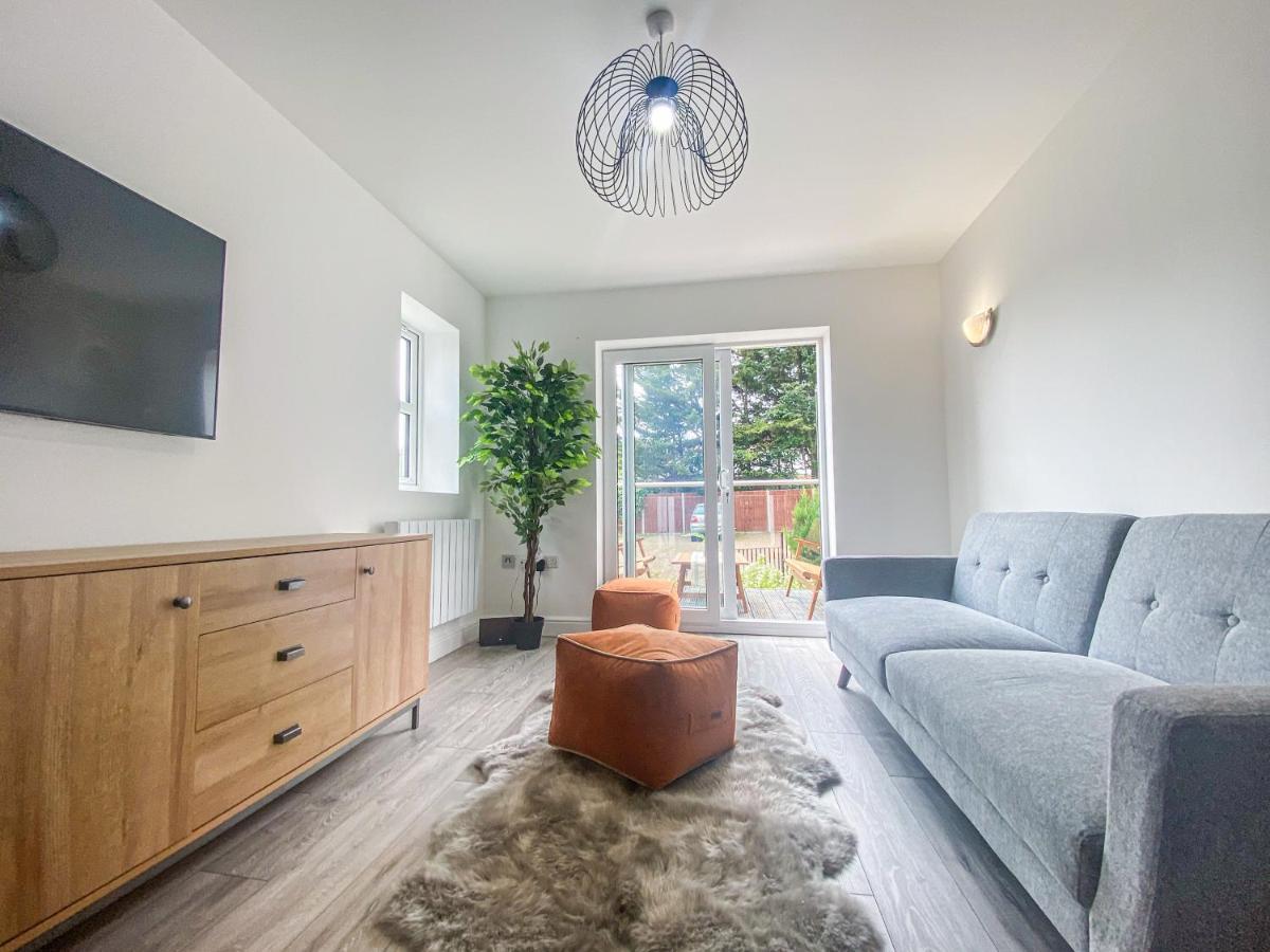 2 Bedroom City Centre Apartment In High Wycombe With Parking Ngoại thất bức ảnh