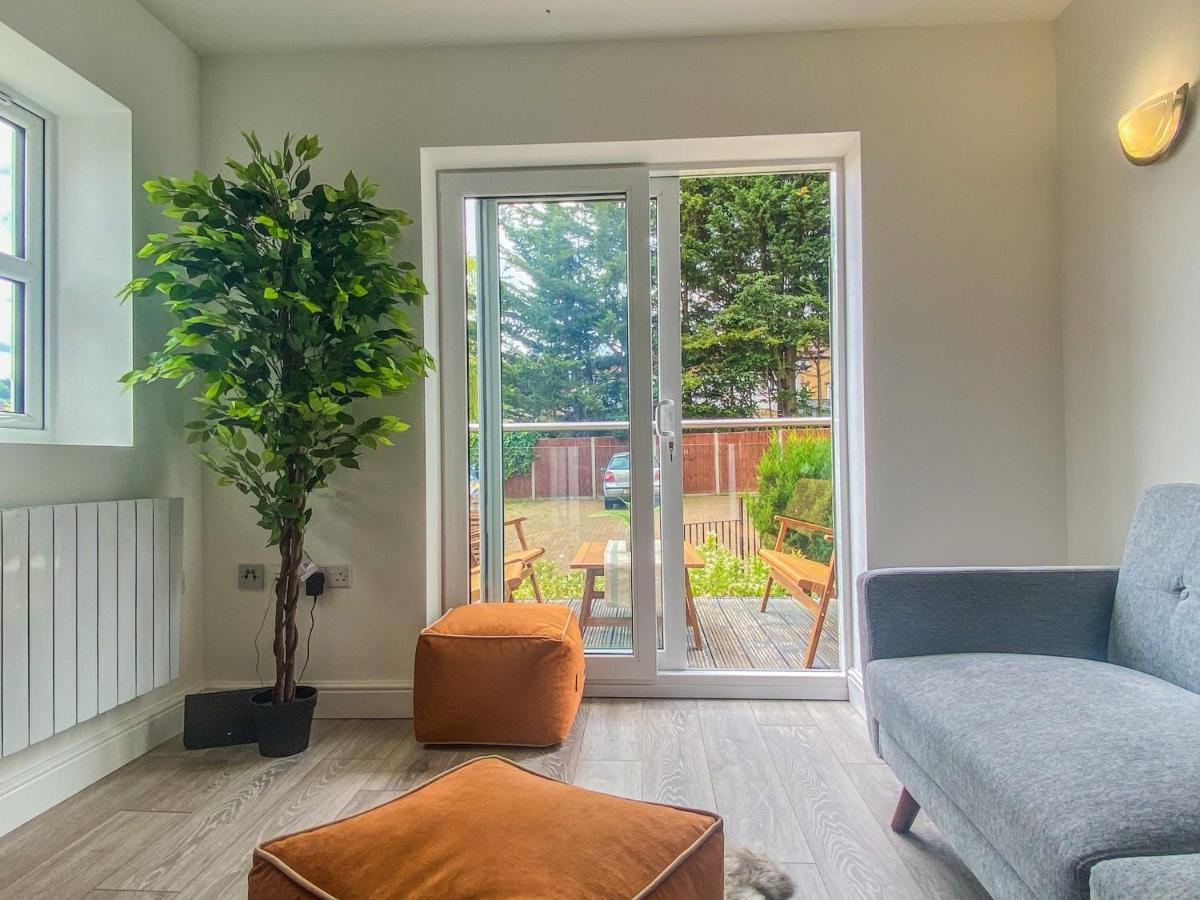 2 Bedroom City Centre Apartment In High Wycombe With Parking Ngoại thất bức ảnh