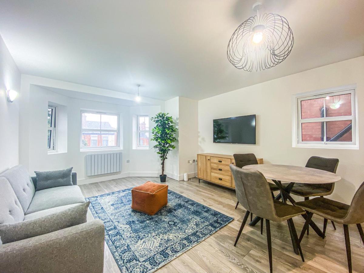 2 Bedroom City Centre Apartment In High Wycombe With Parking Ngoại thất bức ảnh