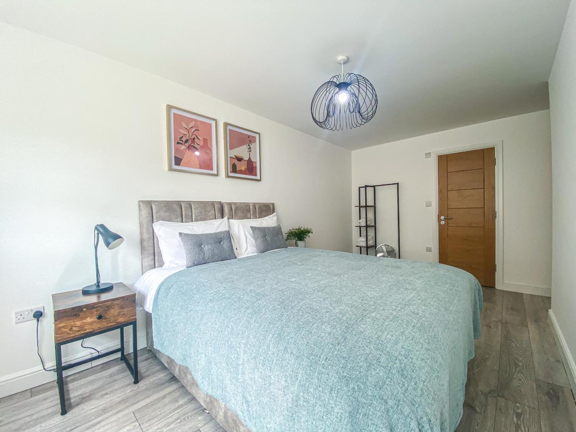 2 Bedroom City Centre Apartment In High Wycombe With Parking Ngoại thất bức ảnh
