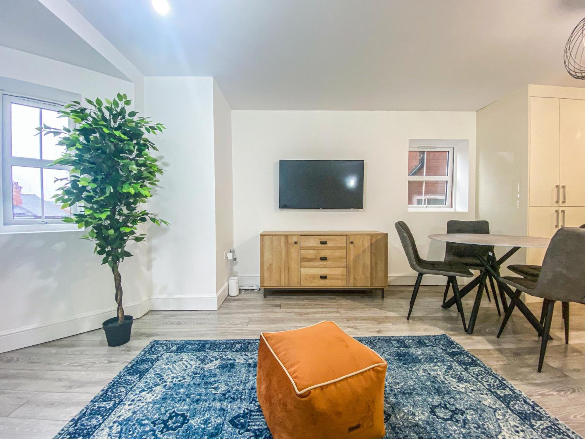 2 Bedroom City Centre Apartment In High Wycombe With Parking Ngoại thất bức ảnh