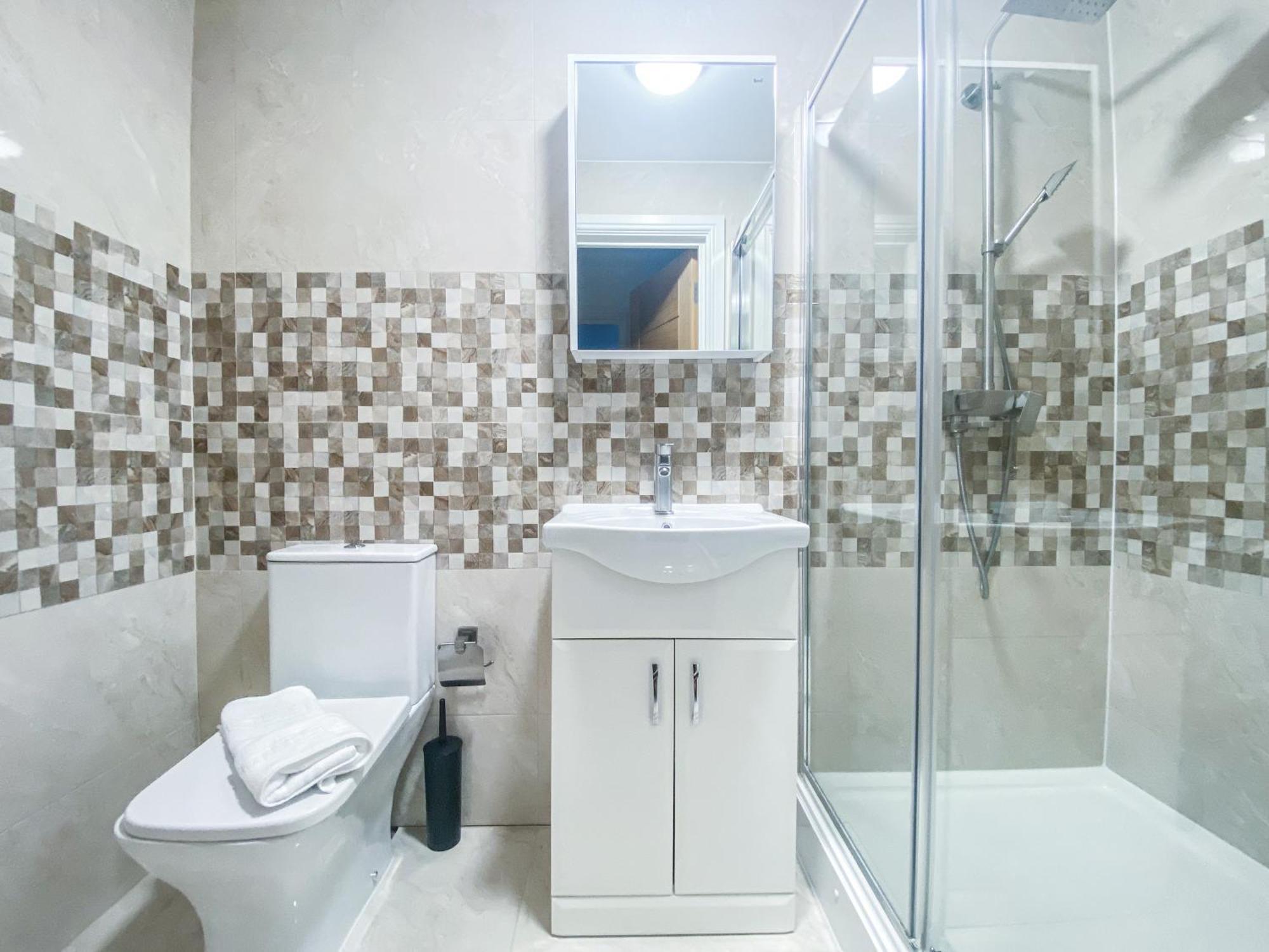 2 Bedroom City Centre Apartment In High Wycombe With Parking Ngoại thất bức ảnh
