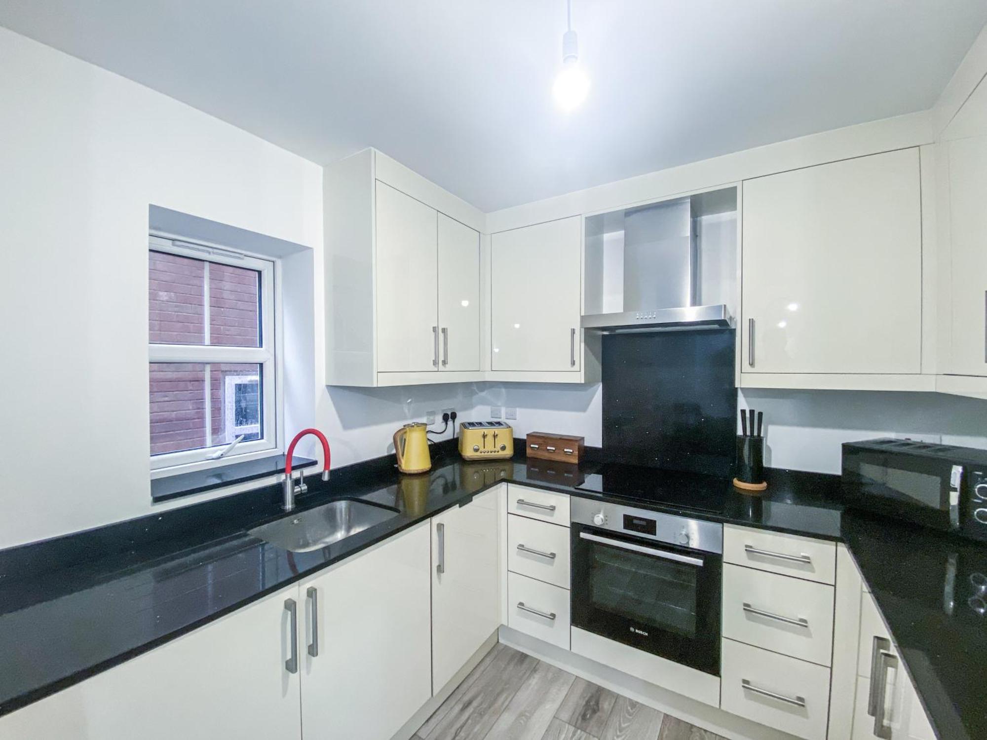 2 Bedroom City Centre Apartment In High Wycombe With Parking Ngoại thất bức ảnh