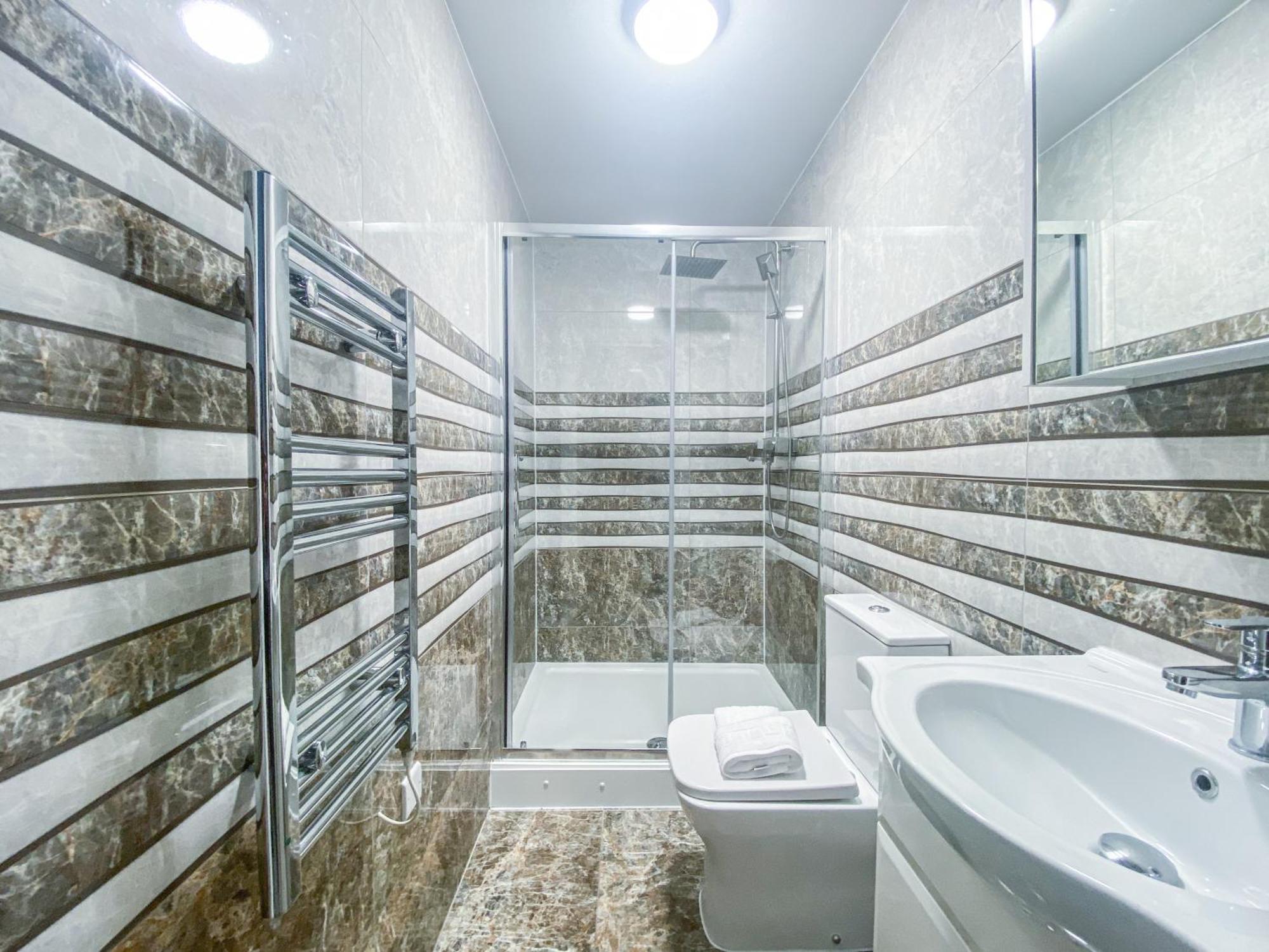 2 Bedroom City Centre Apartment In High Wycombe With Parking Ngoại thất bức ảnh