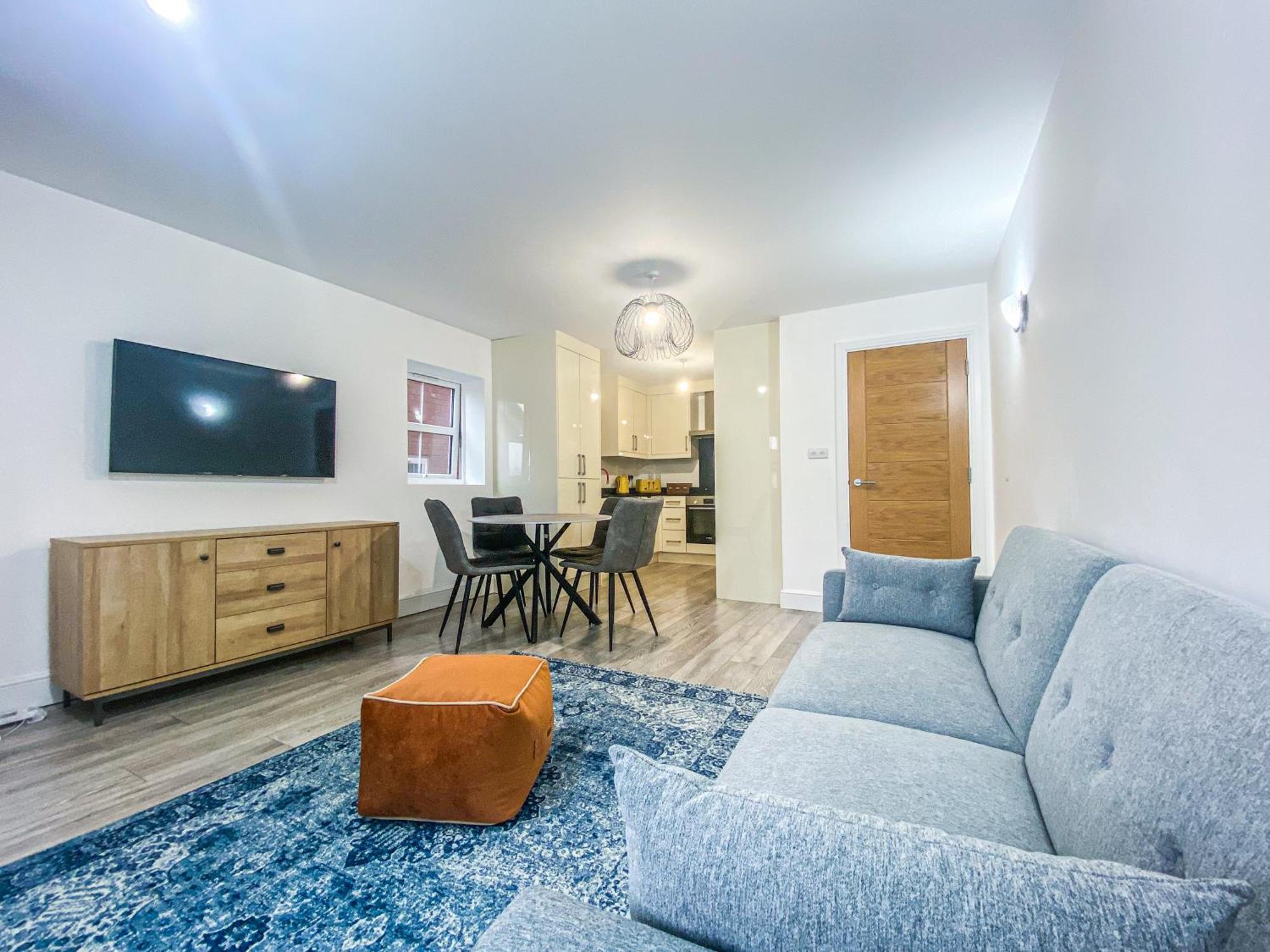 2 Bedroom City Centre Apartment In High Wycombe With Parking Ngoại thất bức ảnh